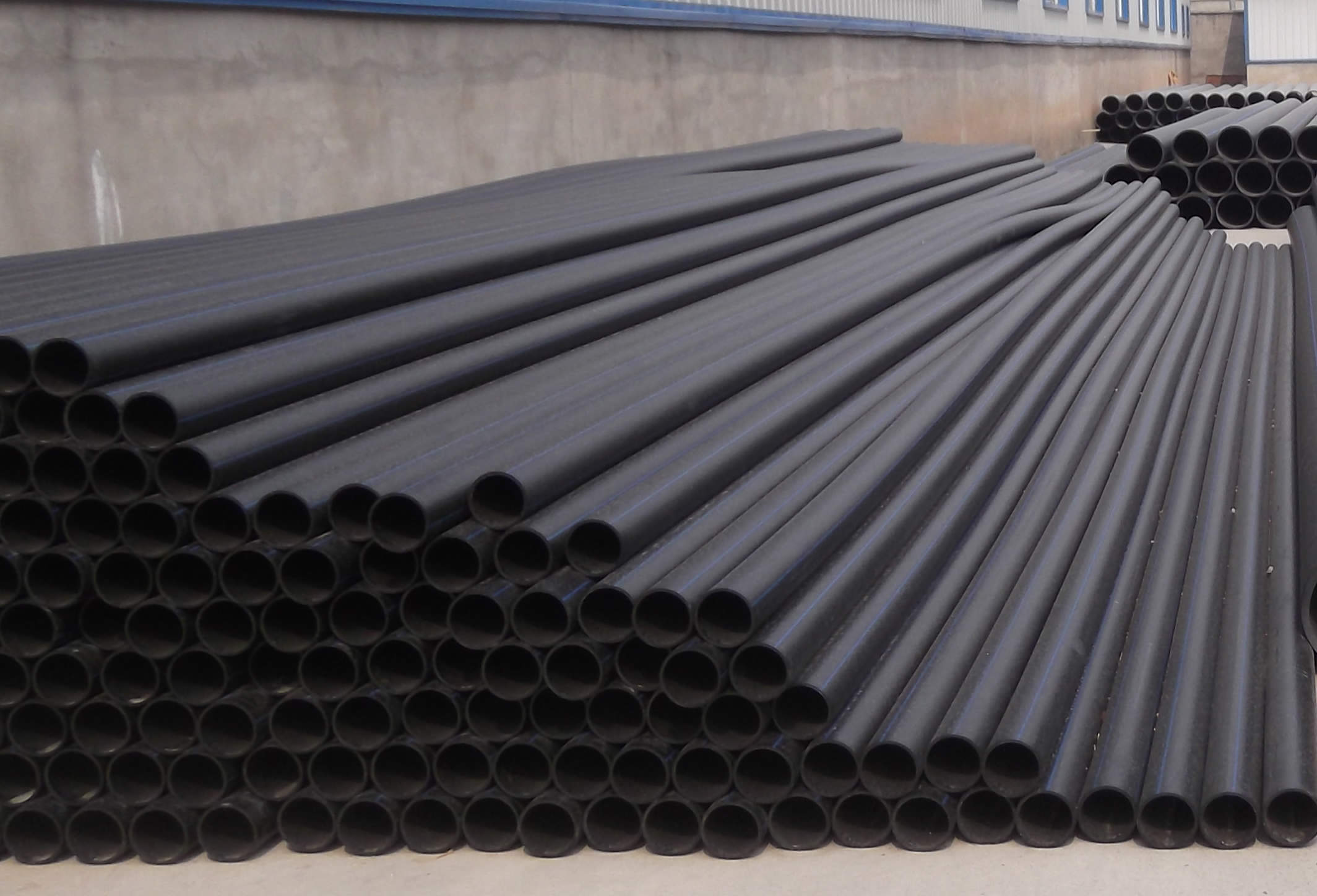 PE100給水管材市場動態(tài) 新型材與最新價格解析